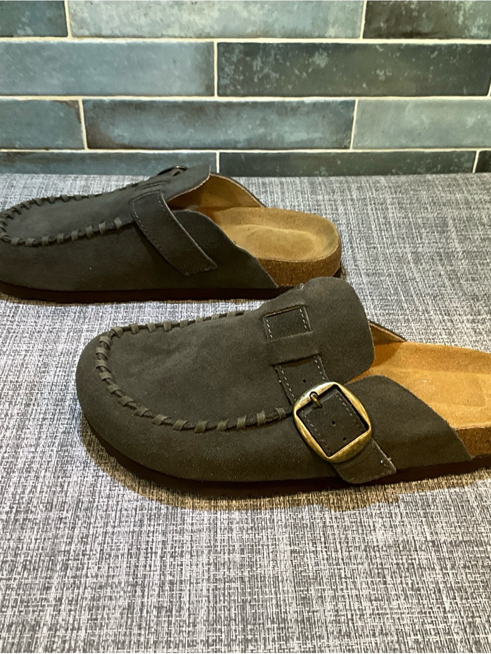 Cushionaire Canoe Suede Clogs In Khaki Women’s Size 8M - NEW - Picture 13 of 16